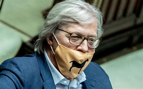 Vittorio Sgarbi Espulso Dalla Camera E Portato Via Di Peso