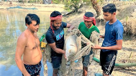 আজ দিদি বাড়িতে এসে দিদির পুকুর থেকে ভেটকি মাছ ধরে প্রথমবার দিদির হাতে দই ভেটকি খেলাম Youtube