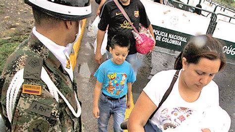 Venezolanos Cruzan A Colombia Para Abastecerse De Alimentos Y Medicinas