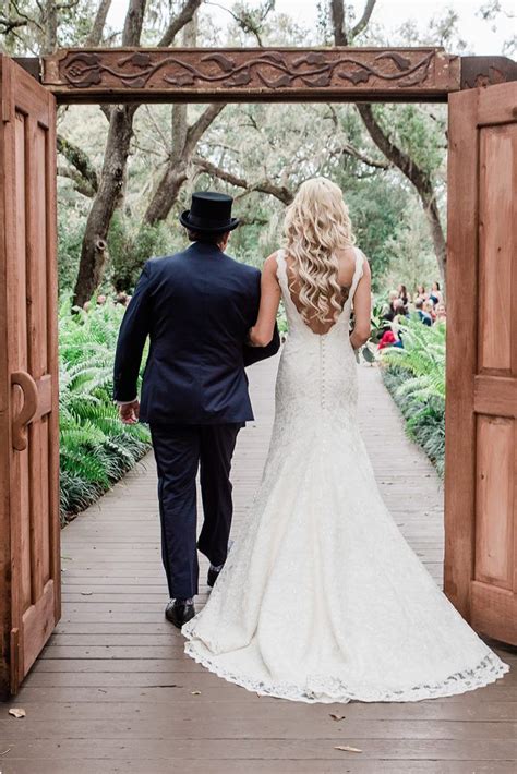 Tips For Walking Down The Ceremony Aisle Cross Creek Ranch Fl Wedding Modern Wedding