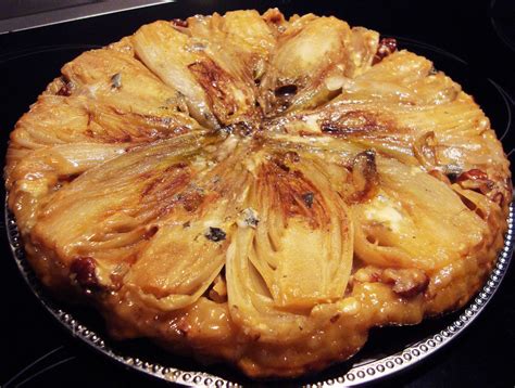 Au Petit Bidon TARTE TATIN D ENDIVES AU ROQUEFORT ET AUX NOIX