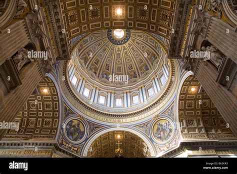 St. Peter's Basilica Interior Rome Vatican Italy Stock Photo - Alamy