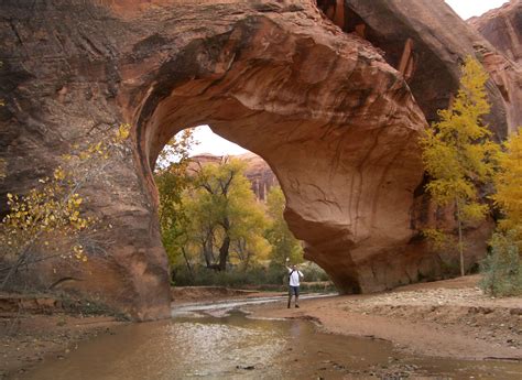 Hike Guide: Coyote Gulch – Across Utah!