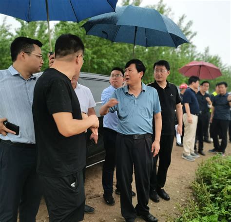 沧州交发集团董事长刘俊德冒雨深入曲港高速施工一线督导检查 沧州曲港高速公路建设有限责任公司