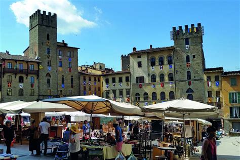 La Fiera Antiquaria Di Arezzo Compie 55 Anni Toscana Ansait