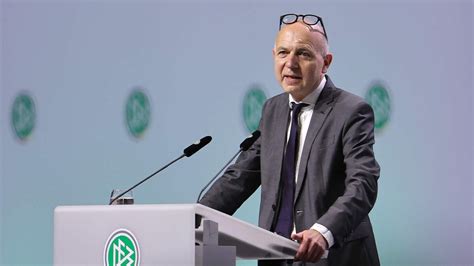 Dfb Bundestag Bernd Neuendorf Ist Neuer Pr Sident Des Deutschen