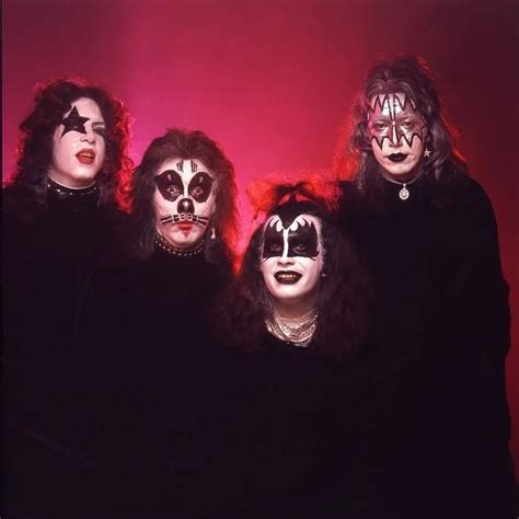 Outtake from the first KISS album photo session, Dec. 1973. : r ...