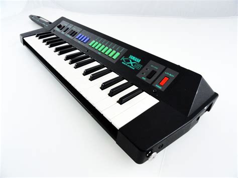 MATRIXSYNTH: Yamaha KX5 Keytar Midi Controller with Carry Case