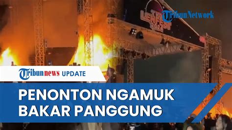 Ricuh Detik Detik Penonton Murka Bakar Panggung Gegara Konser Di