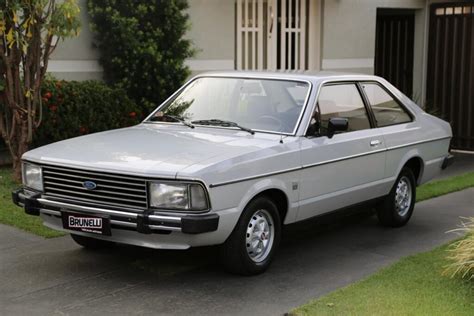 Corcel II L 1 6 1982 a versão intermediária do médio da Ford Carros