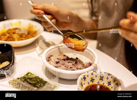 Eating seafood with korean rice and gim Stock Photo - Alamy