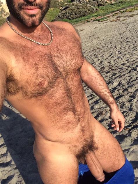 Homem 69 Urso Pelado Na Praia