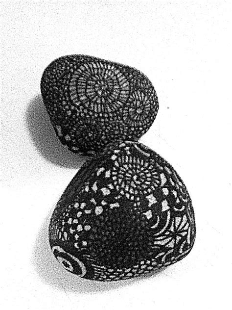 Rock art with fine point Sharpie | Rock art, Sharpie art projects ...