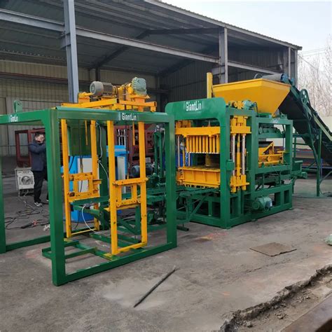 Qt4 18 Cement Concrete Brick Moulding Machine For Hollow Solid Paver