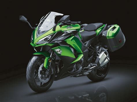 KAWASAKI ATUALIZA LINHA ESPORTIVA E APRESENTA VERSÕES 2018 DA NINJA 650