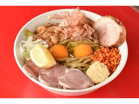 埼玉ブランド卵と翡翠麺の旨さ炸裂する「ラーメン 鷹の目 大宮店」限定麺 ラーメンwalker