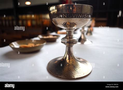 Chalice Catholic Hi Res Stock Photography And Images Alamy