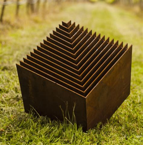 Garden sculptures: art and geometry come together - Completehome