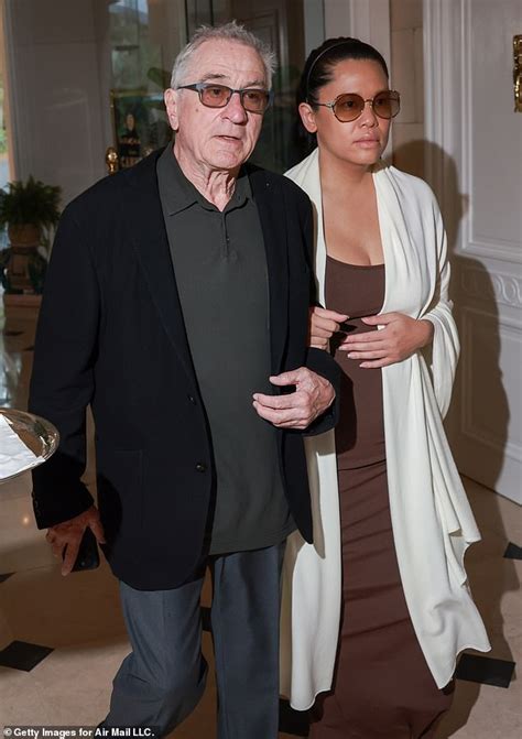 Robert De Niro et la petite maman Tiffany Chen font la fête à Cannes