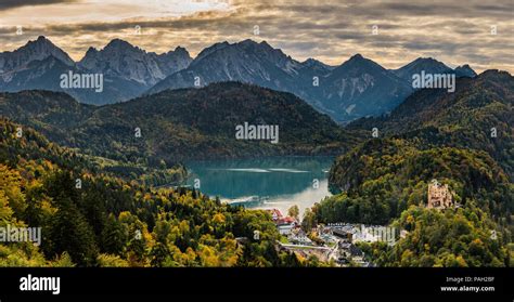 View To Neuschwanstein Castle Fotos Und Bildmaterial In Hoher