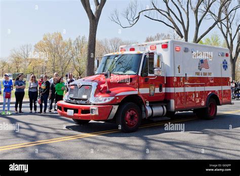 Washington DC Fire Department EMS ambulance reporting to call ...