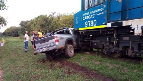 Barrio Palmar El Tren Se Llevó Puesto Una Camioneta Y La Arrastró