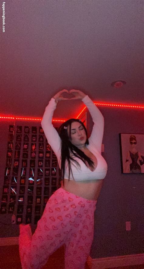 Kenzie A Itskenziereeves Kenzie Nude OnlyFans Leaks Fappening FappeningBook