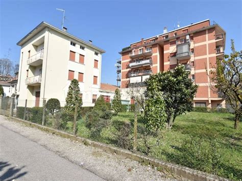 Vendita Villa Bifamiliare In Via De Amicis Carpi Buono Stato Posto