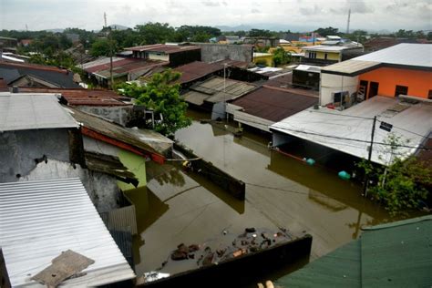 Foto Ribuan Orang Terdampak Banjir Di Makassar