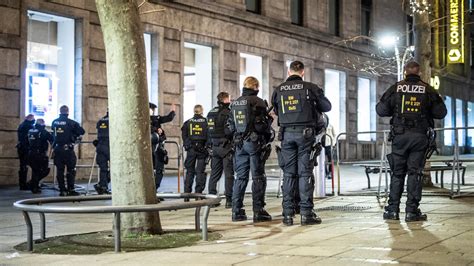 Silvester Angriffe Auf Polizisten Kommt Das B Llerverbot In Bw Swr