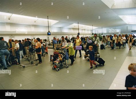 Baggage Claim Conveyor Belts Hi Res Stock Photography And Images Alamy