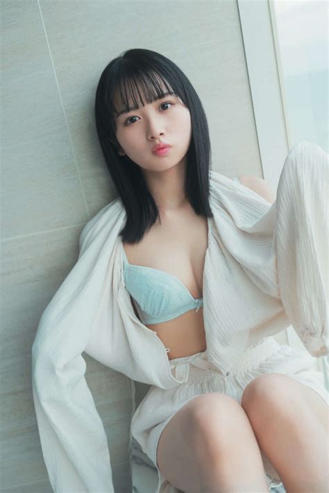 日向坂46上村ひなの初写真集での先行ランジェリーカット公開 限定の水着ショットも解禁 坂道写真ニュース 日刊スポーツ