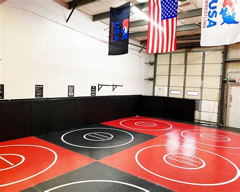 Black And Red 8 Section 20 X 20 X 1 38 Roll Up Wrestling Mat With