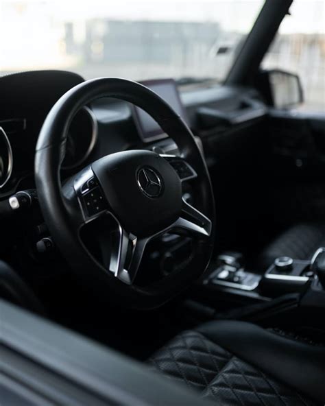 mercedes benz sedan   perfect choice     passengers