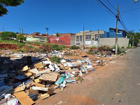 Lixão a céu aberto causa transtornos e riscos à saúde dos moradores do