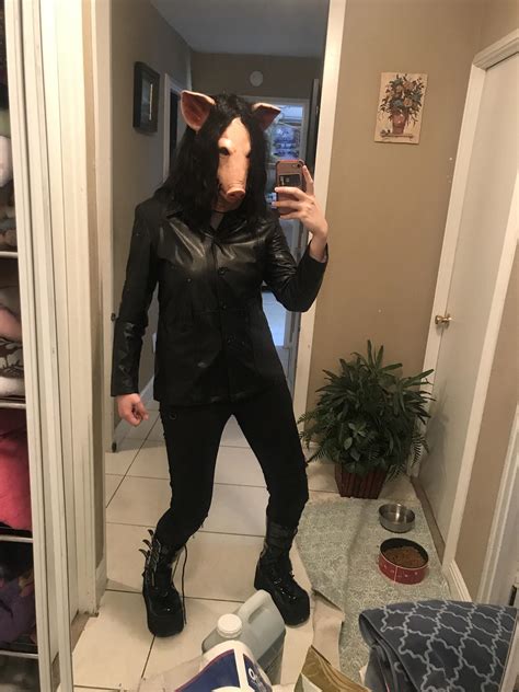 My Amanda cosplay is almost finished, now I just need the hidden blade