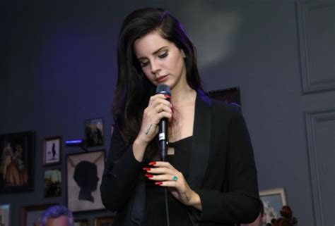 Lana Del Rey stalker arrested for attempted kidnapping before concert | News - Music Crowns