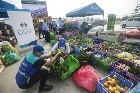 Comerciantes Del Mercado Mayorista De Lima Donan Canasta A Ollas