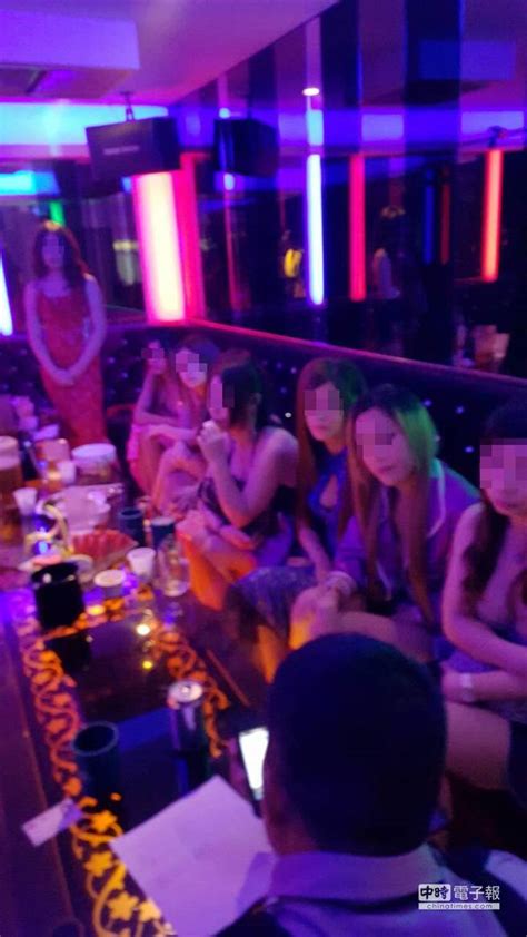 4少女混脫衣酒店打工 叼菸露半球 社會 中時