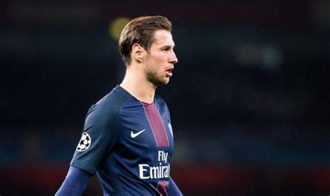 Valencia CF Krychowiak Cesión y opción de compra