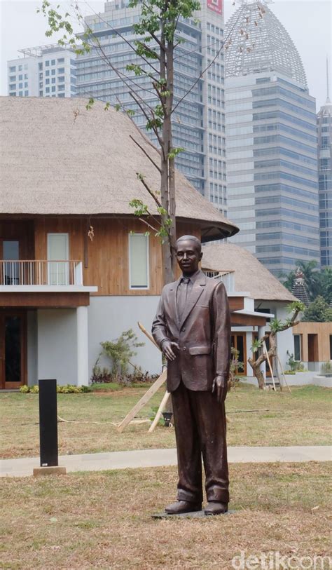 7 Patung Presiden Di Hutan Kota Gbk Mirip Nggak Dengan Aslinya