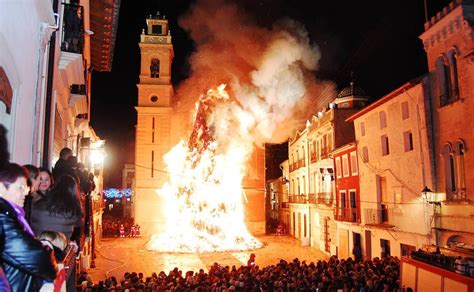 Foguera De Canals Cu Ndo Se Quema D A Y Lugar De La Hoguera De San