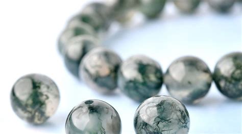 Moss Agate Healing Properties And Meanings Dearbeads