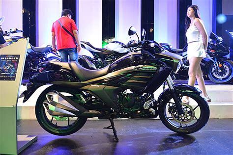 A Suzuki Intruder Motorcycle On Display At Makina Moto Show In Pasay