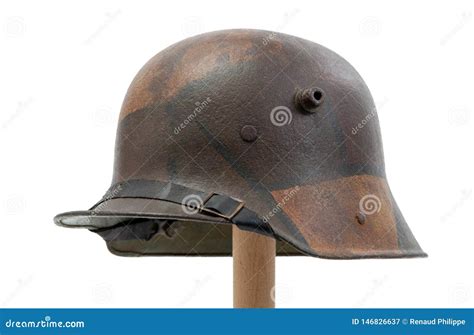 Casco Militar De Stahlhelm De La Primera Guerra Mundial Alemana En El