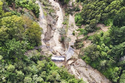 Cyclone in NZ leaves 6 dead, trail of chaos | FMT