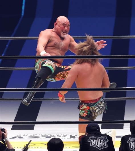 武藤敬司がプロレス人生に終止符！「39年間、最高に幸せでした！」内藤哲也が「デスティーノ」で介錯の3カウント 月面水爆飛べずファイト