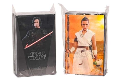 Sold At Auction A Star Wars Hot Toys Rey D O 1 6 Scale Figure MMS559 Together With Kylo Ren