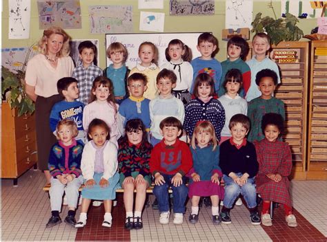 Photo De Classe Grand De Ecole Maternelle Au Bord De L Eau