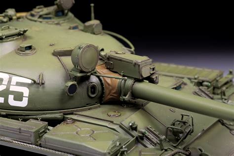 1:35 Zvezda 3673 T-62 Soviet MBT - Version 1974-1975 Model kit!